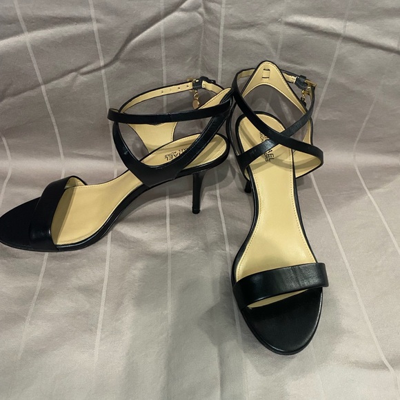Michael Kors sandals - Picture 1 of 4